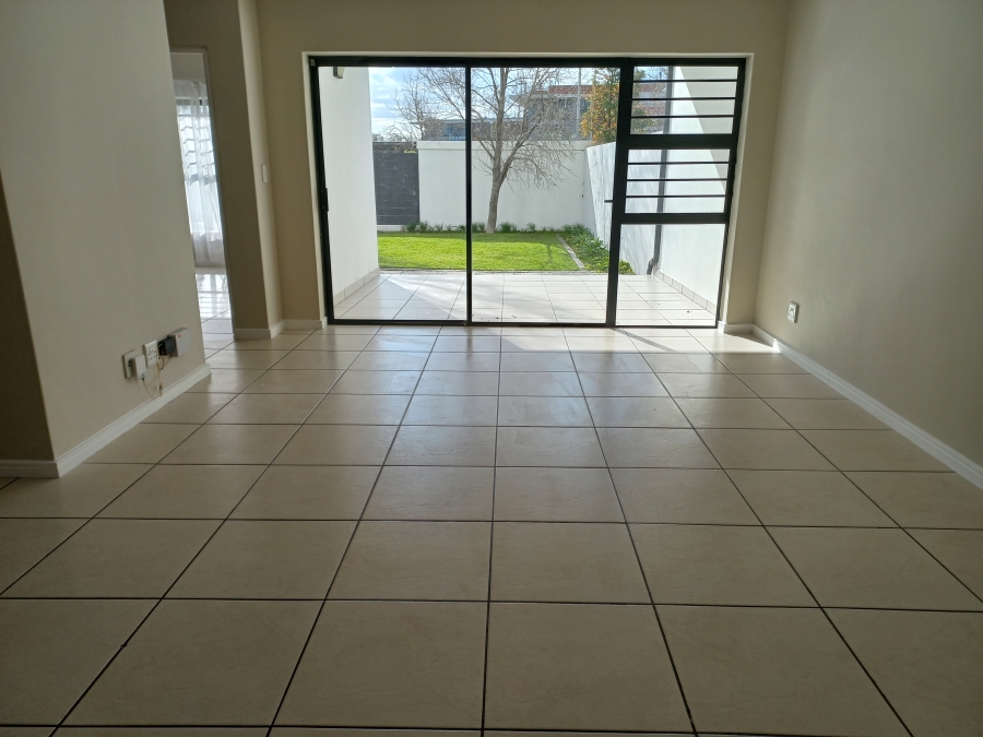 To Let 3 Bedroom Property for Rent in De Velde Western Cape